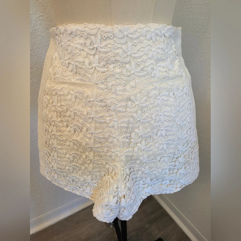 SALE Zara XS Ivory Shorts - Picture 2 of 10
